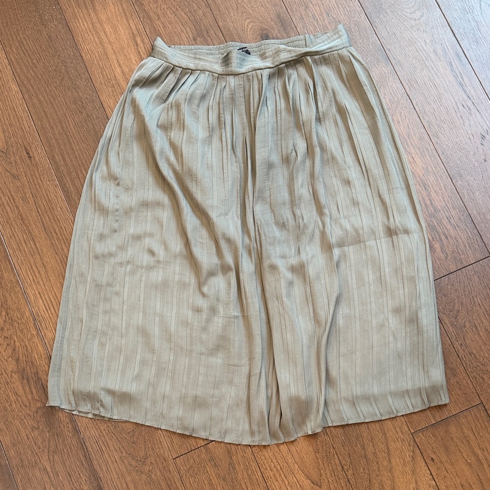Banana Republic Silk Pleated Midi Skirt Size Small Mossy Green C2-118